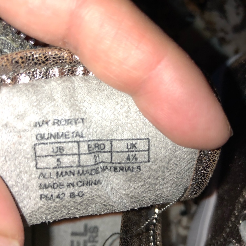 Size 5 ( little girl) Michael Kors High tops - Picture 6 of 8